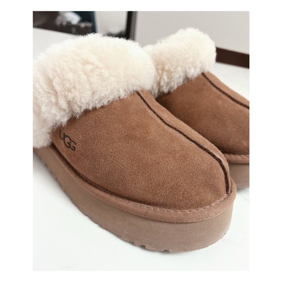 UGG Disquette Boots/Slippers - Picture 2 of 8
